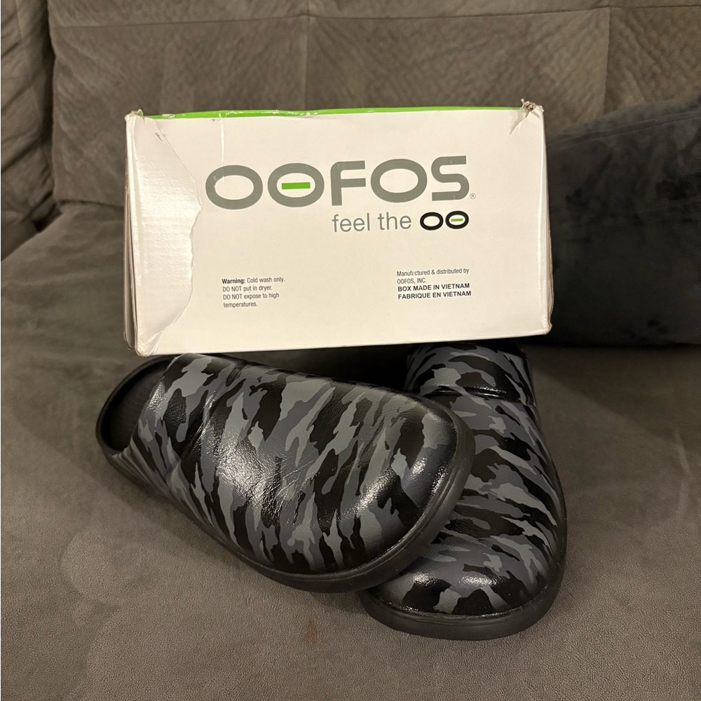 OOFOS - Women’s clog in Black Camo
Size 9